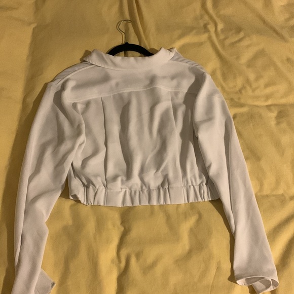 Twisted front button down top - Picture 4 of 4